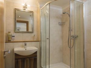 Court Lodge, Hillfield Village