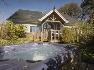 Court Lodge, Hillfield Village - Hemborough Post