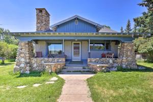 Walk to Downtown: Custer Retreat w/ Fire Pit!