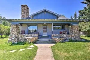 Custer Retreat with Pool Access, Walk to Downtown! - Custer