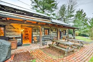 Rustic Emory Cabin Rental Steps to E and H College