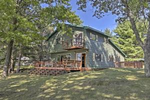 Holiday Home room in Lakefront Cabin with Boathouse Canoe Deck and Sauna!