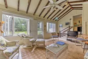 Mattapoisett Home on 7 Acres with Private Beach! - 费尔黑文