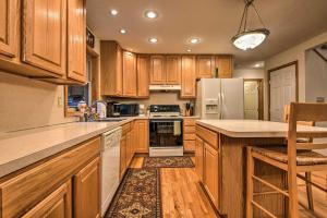 Pocono Mountain Home with 3 Community Lakes!