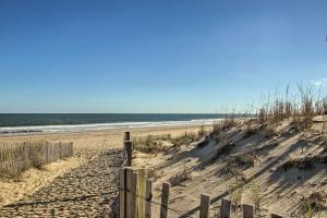 Walk to Shore Retreat with Balcony in Ocean City