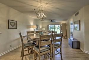 St Pete Condo with Heated Pool - 3 Miles to Beach!