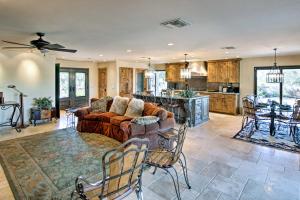 Luxe Tucson Vineyard Home with Views and Fire Pit