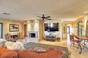 Luxe Tucson Vineyard Home with Views and Fire Pit