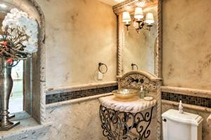 Luxe Tucson Vineyard Home with Views and Fire Pit