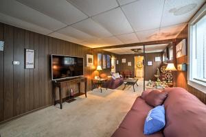 Burgettstown Home - 7 Mi to KeyBank Pavilion