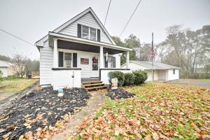 Burgettstown Home - 7 Mi to KeyBank Pavilion