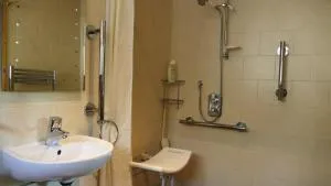 cosy ground floor disabled friendly room in farm house - 巴拉