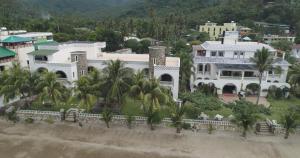 Squares Beachside Apartments