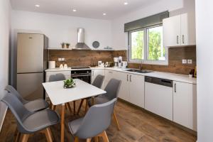 Rosemary Rhodes Villa