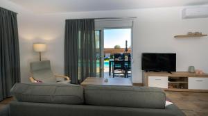 Rosemary Rhodes Villa