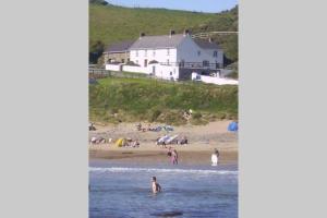Nolton Haven Farmhouse Apartment, Sea Views
