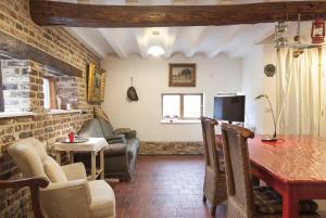 Nicolaye Suite 57