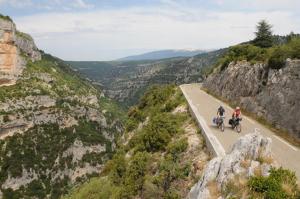 Sejours chez l'habitant Villa Les Martinets - Piscine et Jacuzzi-Voie Verte Passa Pais-Gorges d'Heric-Massif du Caroux-Chambre d'hote : photos des chambres