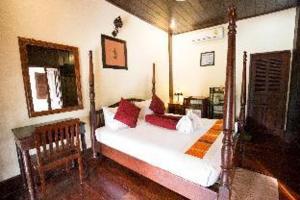 Ban Lakkham River View