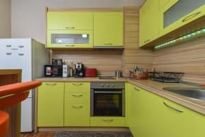 ⩤ Vintage Spot ⩥ Colorful One Bedroom Apartment