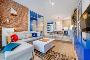 Riverfront Gdańsk, Sun & Snow