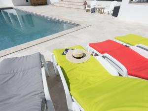 Villas Modern Villa in Azille with Private Pool and Jacuzzi : photos des chambres