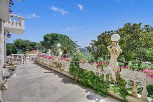 Hotels Le Chateau de Mei Lese : Suite Supérieure (3 Adultes) avec Balcon et Vue sur la Mer