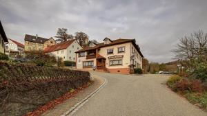 Viesu māja Landgasthof Falken Niederalfingen Vācija