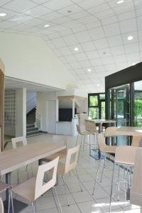 Hotels The Originals City, Le Clos de l'Orgerie, Laval Sud (Inter-Hotel) : photos des chambres