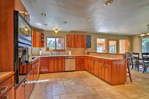 Angel Fire Mountain Cabin w Hot Tub & Sauna!
