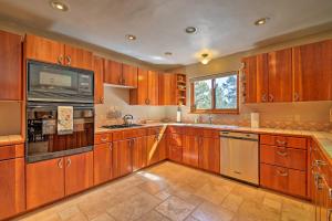 Angel Fire Mountain Cabin w Hot Tub & Sauna!