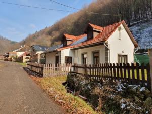 Casa rural V&iacute;kendov&aacute; chata pri Banskej &Scaron;tiavnici Doln&eacute; H&aacute;mre Eslovaquia