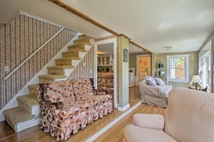 Waterfront Tidal Cove Cottage-Kayak and Views!