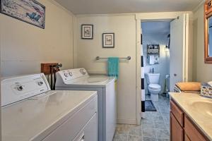 Waterfront Tidal Cove Cottage-Kayak and Views!