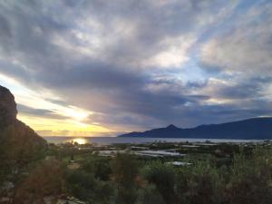 Red Rock and View Leonidio maisonette studio