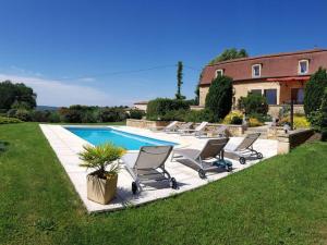 Maisons de vacances Cozy Holiday Home in Coux et Bigaroque with a Private Pool : photos des chambres