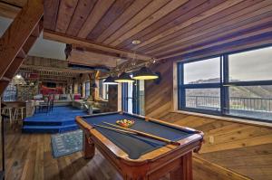 Apartment room in Sugar Mountain Resort Condo with Pool Table and Views!