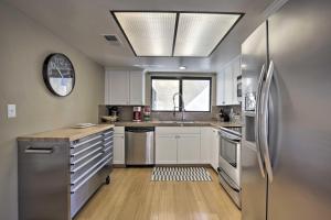 Condo with Mountain Views-3mi to DT Palm Springs