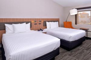 Queen Room with Two Queen Beds - Non-Smoking room in Modesto Hotel