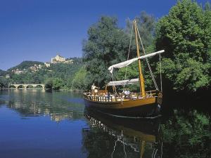 Maisons de vacances Cozy Holiday Home in Bouzic South of France near Meadows : photos des chambres