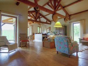 Maisons de vacances Cozy Holiday Home in Bouzic South of France near Meadows : photos des chambres