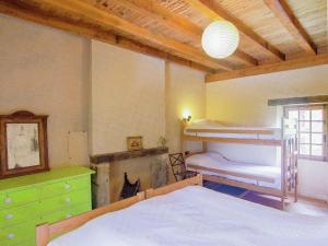 Maisons de vacances Cozy Holiday Home in Bouzic South of France near Meadows : photos des chambres