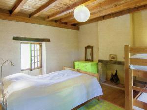 Maisons de vacances Cozy Holiday Home in Bouzic South of France near Meadows : photos des chambres