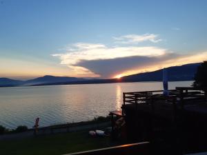 O.W. LAZUR nad jeziorem