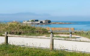 Appartements Loriot1- Appartement vue mer sur le fort bloque ploemeur : photos des chambres