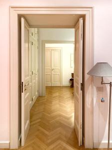 NAPOLIFOREVER ELEGANT APARTMENT Casa Vacanze a Chiaia CENTRO