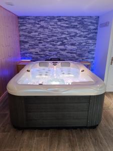 Appartements Suite EDEN avec jacuzzi prive : photos des chambres