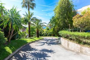 Cozy studio with sea view, swimming pool and greenery