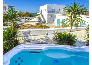 Pier's House Jacuzzi Milos Greece