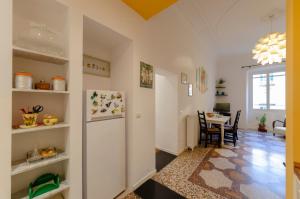 ALTIDO Colorful Apt for 6 5 mins from Piazza Corvetto
